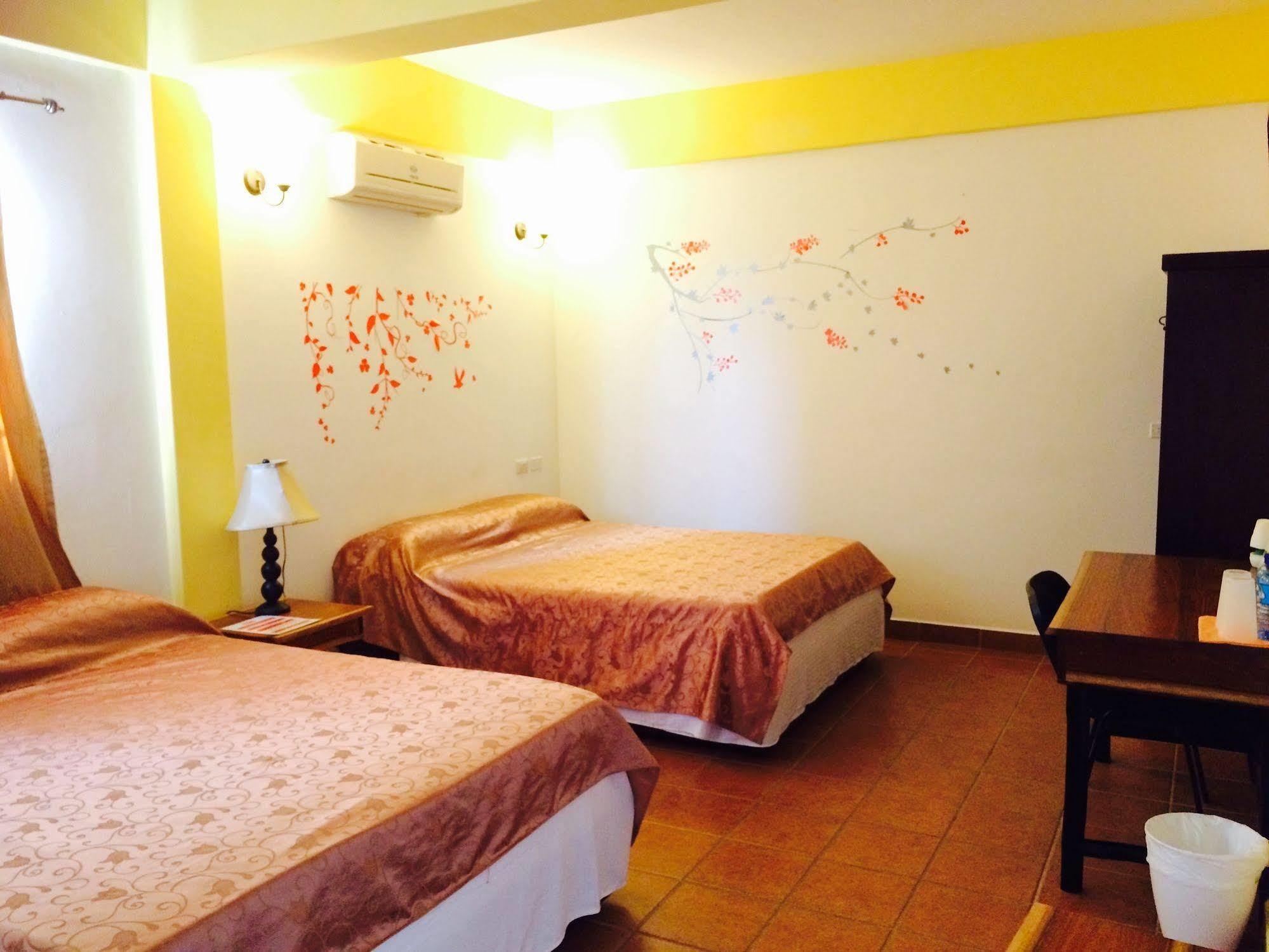 Easy Inn Hotel Белиз Сити Екстериор снимка